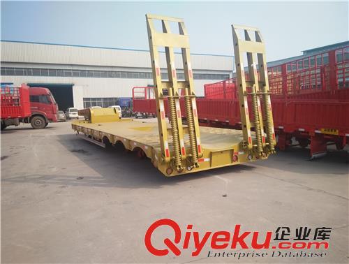 出售新款挖掘機拖板半掛車廠家直銷