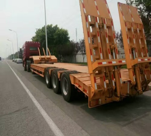 轻型挖掘机运输半挂车/11米自卸半挂车销售/梁山跃通专用汽车