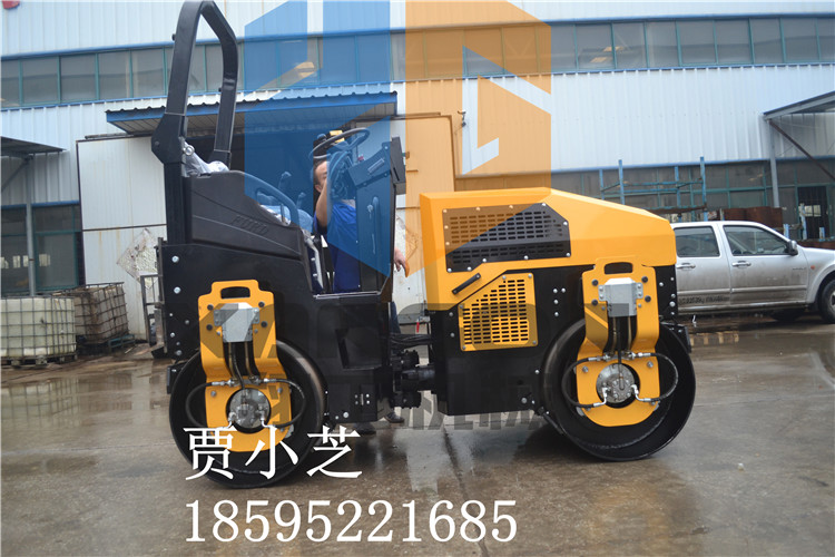 小型挖掘機使用，小型履帶挖掘機廠家，農用挖掘機圖片