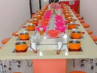 河南旋轉(zhuǎn)小火鍋加盟/室外旋轉(zhuǎn)小火鍋/新鄉(xiāng)紅滿天旋轉(zhuǎn)小火鍋設(shè)備