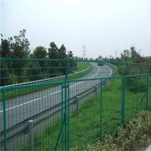 公路護(hù)欄網(wǎng)售價 