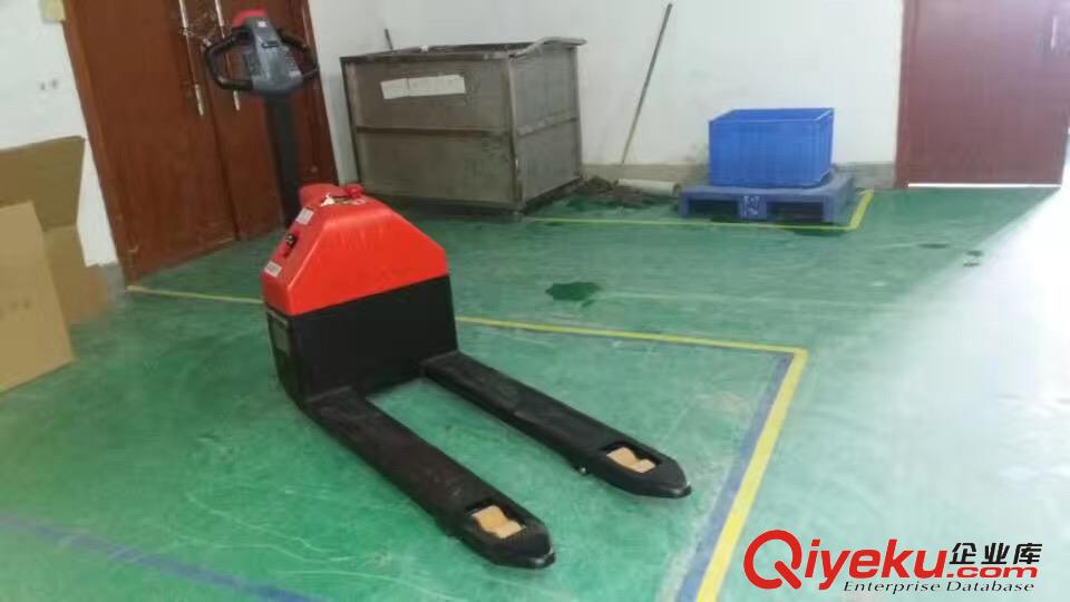 半電動堆高車